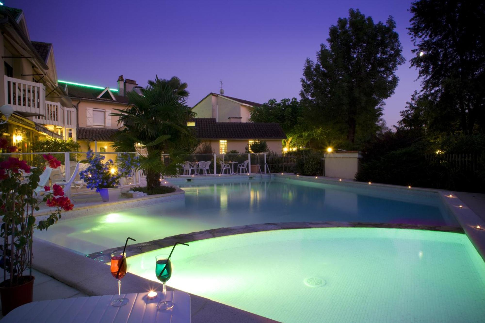 Logis Hotel - Restaurant - Spa - Le Relais De Farrou วีย์ฟร็องเช-เดอ-ฮูแอเก ภายนอก รูปภาพ