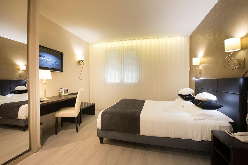 Logis Hotel - Restaurant - Spa - Le Relais De Farrou วีย์ฟร็องเช-เดอ-ฮูแอเก ภายนอก รูปภาพ